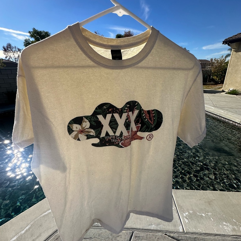 10.Deep White Tee medium
